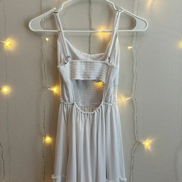 Hollister Smocked Open Back Midi Dress 🤍 - Picture 2 of 3